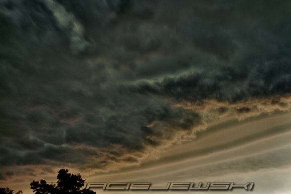 HDR under the gust front